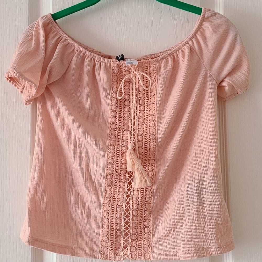 H&M Divided Ladies short sleeve blouse